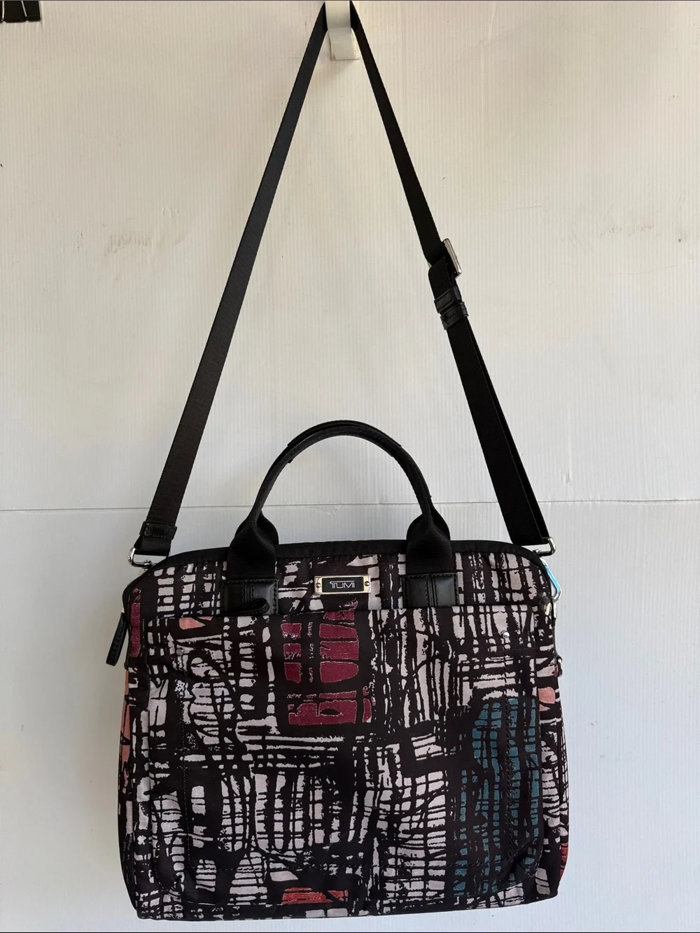 TUMI MESSENGER LAPTOP BAG PRINTED NYLON MULTICOLOR HOLDS A 15” LAPTOP OR TABLET